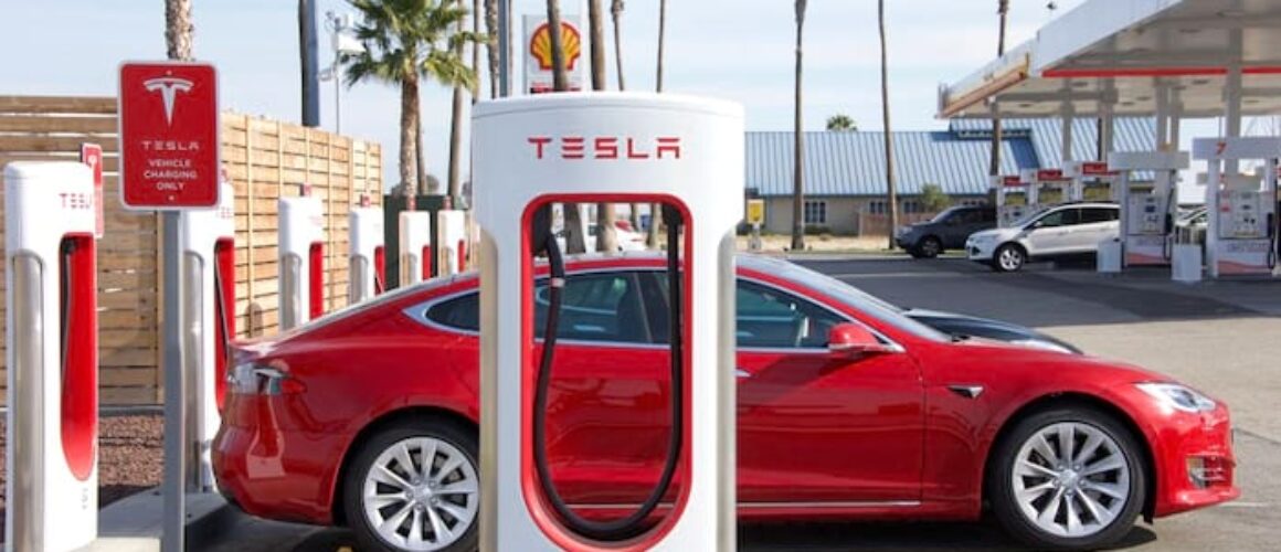 tesla,-record-di-consegne-nel-2023-ma-sorpasso-di-byd-a-dicembre