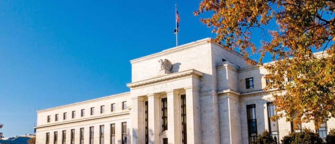 vigilia-del-fed-day,-fari-accesi-su-powell