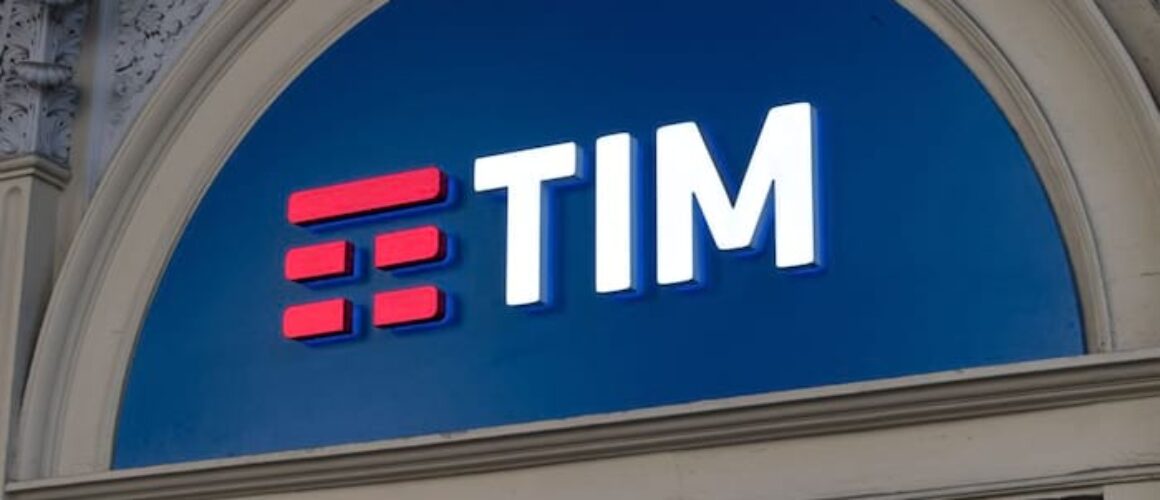 <span-itemprop="title-headline"-class="has-text-weight-semibold-is-size-6-mobile-is-size-6-desktop">tim,-labriola-fa-incetta-di-azioni</span>-<br>-<span-class="dataarticolo"><meta-itemprop="datepublished"-content="08/08/24-08:15">-<meta-itemprop="author"-content="orafinanza.it">-<span-class="data"><time-itemprop="datemodified">08/08/24-08:15</time></span></span>-<span-class="categoria">attualita</span>